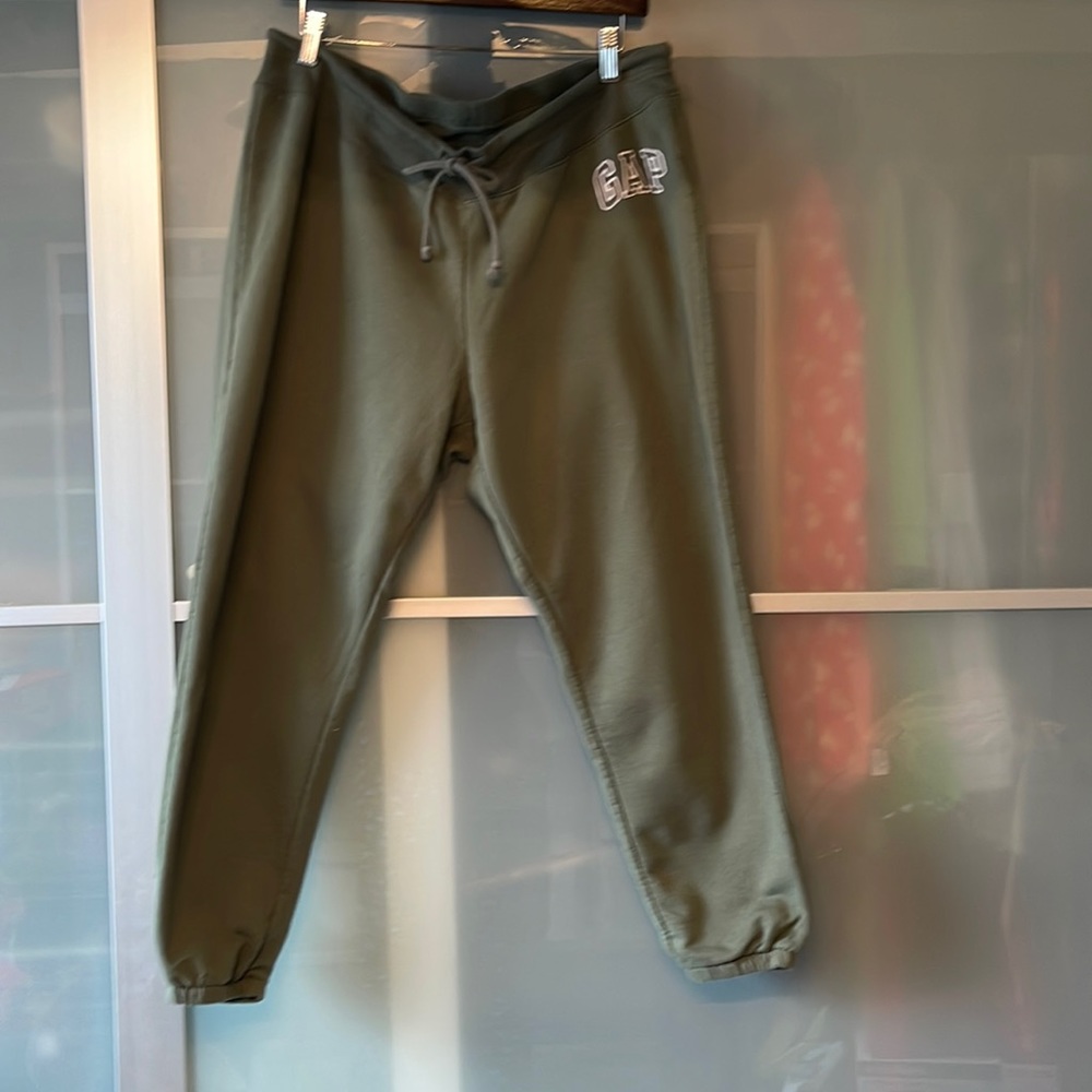 Cactus color Gap Factory women’s sweatpants